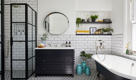 ভুলেও বাথরুমে রাখবেন না যেসব প্রসাধনী