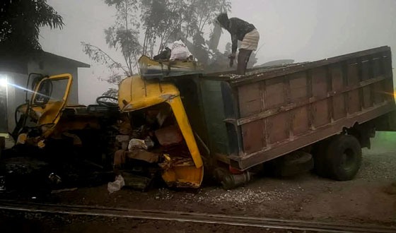 বিরামপুর রেলক্রসিংয়ে ট্রেনের ধাক্কায় নিহত ২