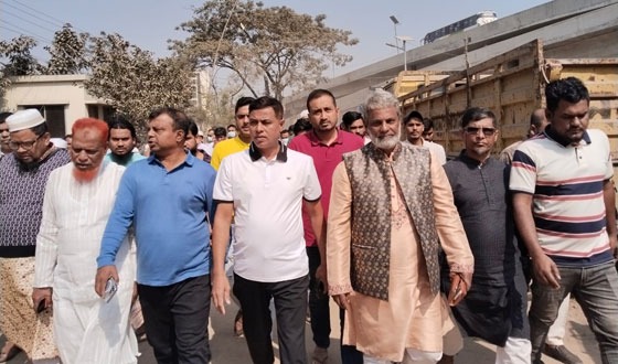 টঙ্গীতে বেইলি ব্রিজ অপসারণে ব্যবসায়িদের বাধা, বিক্ষোভ