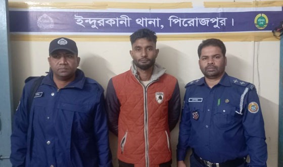 মাকে গাছের সাথে বেঁধে ঘরে আগুন দিল ছেলে