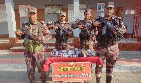 সাতক্ষীরায় বিজিবির অভিযানে ৭ লাখ টাকার মালামাল উদ্ধার