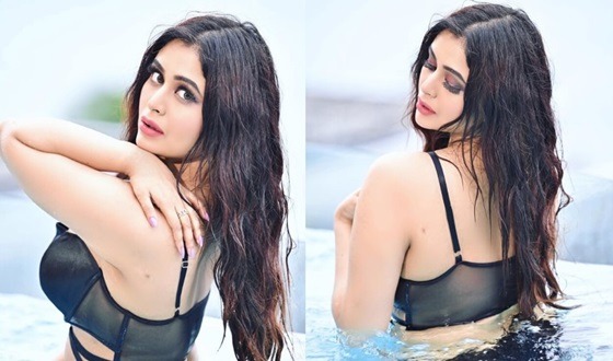 ইয়ালিনিকে ঋতাভরীর উপহার