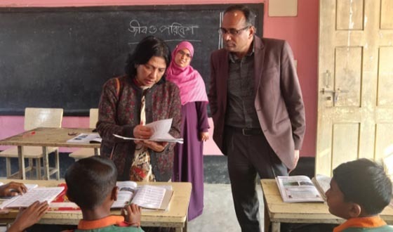 প্রতাপনগর ফারুক চৌধুরী প্রাথমিক বিদ্যালয় পরিদর্শনে জেলা শিক্ষা অফিসার