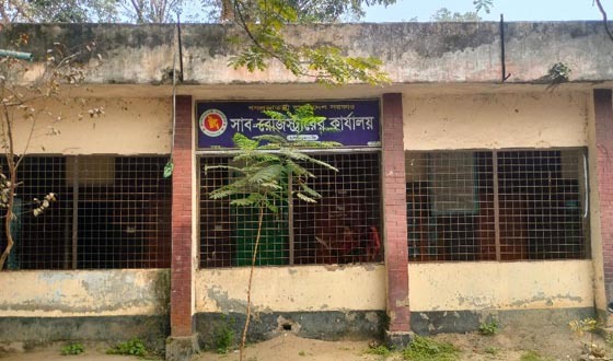 সেবারমান ও রাজস্ব আদায় বেড়েছে আড়াইহাজার সাব-রেজিস্ট্রি অফিসে