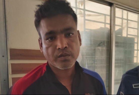 গজারিয়ায় মোবাইল চোরকে ধরে থানায় সোপর্দ করলেন স্থানীয়রা