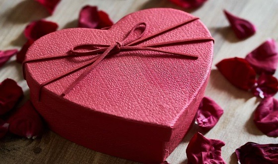 বিশেষ দিনে ভালোবাসার মানুষকে কি দেবেন?