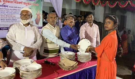 আগৈলঝাড়ায় মাধ্যমিক বিদ্যালয়ে ক্রীড়া ও পুরস্কার বিতরন