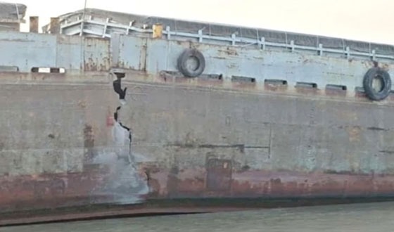 ফের পশ্চিমবঙ্গে ডুবলো বাংলাদেশি জাহাজ, উদ্ধার ১২