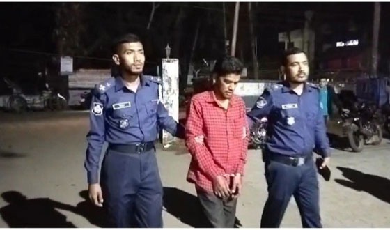 স্ত্রীকে কুপিয়ে হত্যার পর স্বামীর পুলিশে আত্মসমর্পণ