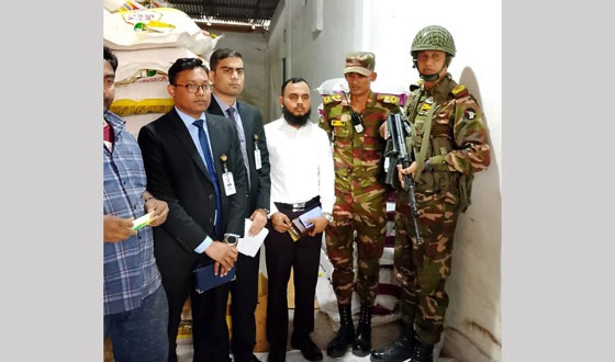 অবৈধ ভাবে চাউল প্রক্রিয়াজাত ও বিক্রয়ের দায়ে লাখ টাকা জরিমানা