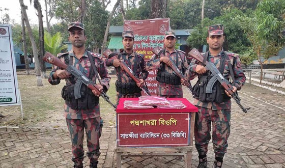 সাতক্ষীরা ও কলারোয়া সীমান্তে সাড়ে পাঁচ লক্ষাধিক টাকার ভারতীয় মালামাল জব্দ
