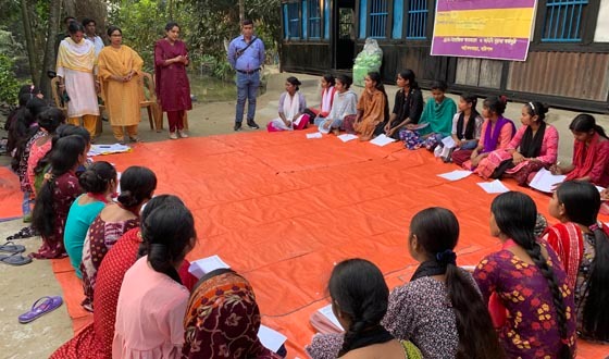বাল্যবিয়ের ঝুঁকিতে কিশোরীদেরকে প্রশিক্ষণ