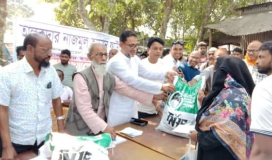 নগরকান্দায় দুঃস্থদে মাঝে খাদ্য সামগ্রী বিতরন