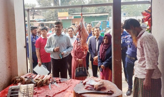 শেরপুরে বাজার মনিটরিং অভিযান, দুই ফল ব্যাবসায়ীর  জরিমানা
