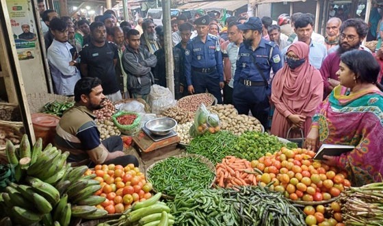 শেরপুরে বাজার মনিটরিং অভিযানে ৩ ব্যবসায়ীকে জরিমানা