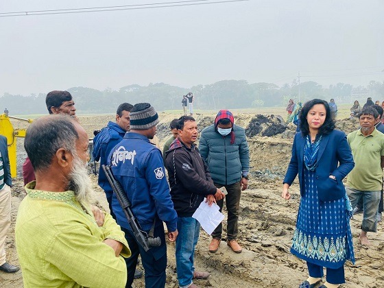 অবৈধভাবে মাটি কাটায় ৫০ হাজার টাকা জরিমানা