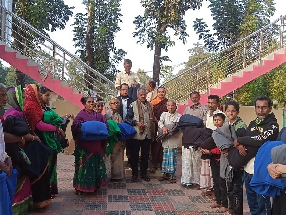 হাটহাজারী বৌদ্ধ কল্যান পরিষদের পক্ষ থেকে কম্বল বিতরন