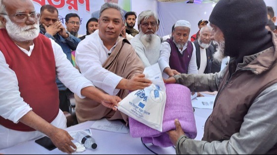 কাপাসিয়ায় শীতার্তদের মাঝে কম্বল ও শীতবস্ত্র বিতরণ