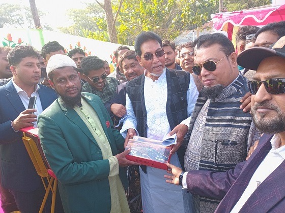 বরগুনায় অটো রিকসা ও কম্বল বিতরন