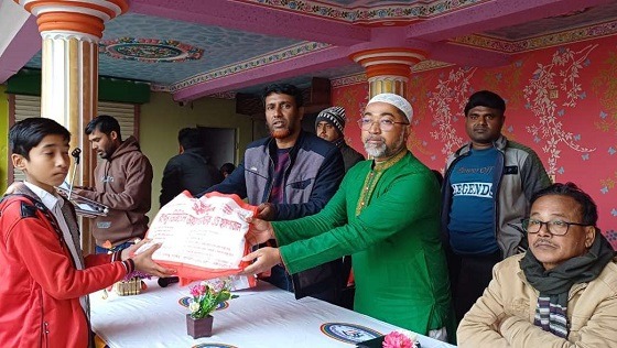 কালিগঞ্জে দরিদ্র শিক্ষার্থীদের মাঝে শীতবস্ত্র বিতরণ