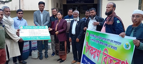 কাপাসিয়ায় সাইলেজ প্রযুক্তির কাঁচা ঘাস সংরক্ষণে উপকরণ