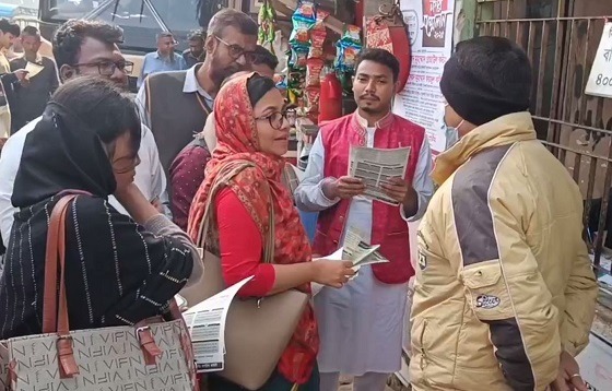 বরিশালে জুলাই বিপ্লবের ঘোষণাপত্রের লিফলেট বিতরণ