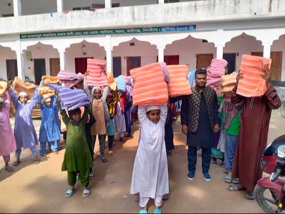 কালীগঞ্জে মাদ্রাসা শিক্ষার্থীদের মাঝে শীত বস্ত্র বিতরণ