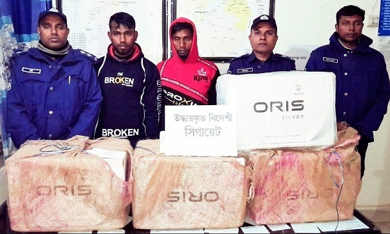 ২ লক্ষাধিক টাকার বিদেশি সিগারেটসহ আটক ২