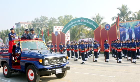 খুলনায় পুলিশের কনস্টেবলদের প্রশিক্ষণ সমাপনী কুচকাওয়াজ