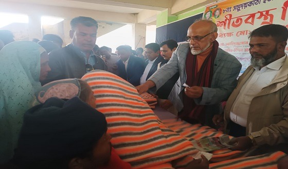 পিরোজপুরের নেছারাবাদে বিএনপির কম্বল বিতরণ