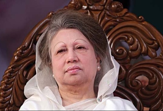 হাঁটতে পারছেন খালেদা জিয়া