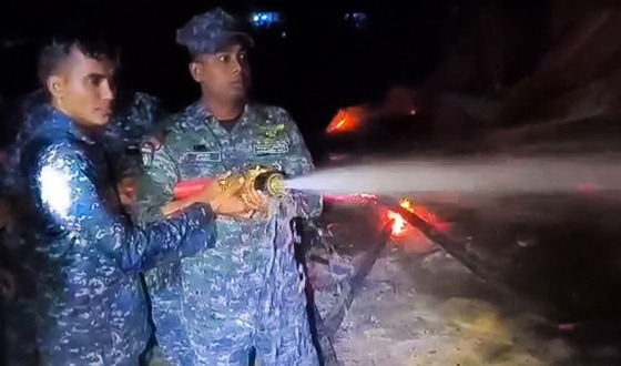 সেন্টমার্টিন্সে ৩টি রিসোর্টের আগুন নিয়ন্ত্রণে বাংলাদেশ নৌবাহিনী