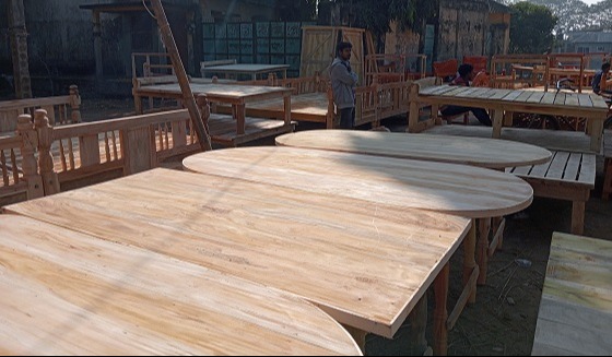 কাহারোলে কাঠের তৈরি জিনিসপত্র জনপ্রিয়তা বেড়েছে