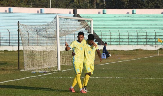 মোহামেডানের সঙ্গে ব্যবধান কমাল আবাহনী