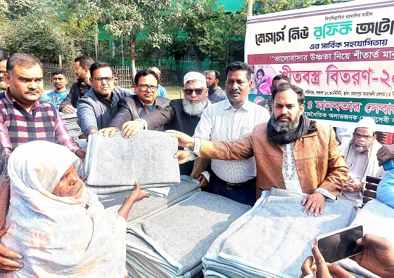 গোমস্তাপুরে শীতবস্ত্র বিতরণ