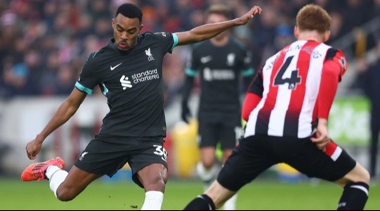 নুনেসের চমকে শেষ মুহুর্তে জয় পেলো লিভারপুল