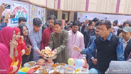 সাতক্ষীরায় নবজীবনের তারুণ্য মেলায় পিঠা উৎসব