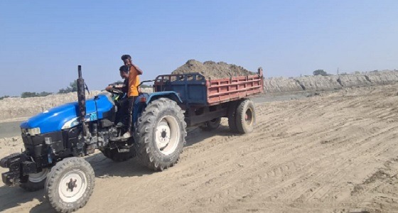 নদীর মাটি বৈধ ভাবে ক্রয়ের পরও না নিতে দেওয়ার অভিযোগ