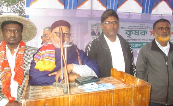 কাহারোলের মুটুনীহাটে কৃষক সমাবেশ অনুষ্ঠিত