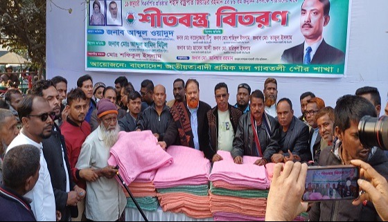 গাবতলীতে শ্রমিকদলের কম্বল বিতরন