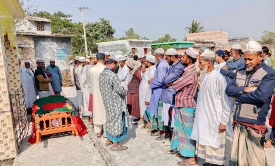 কালিগঞ্জে বীর মুক্তিযোদ্ধাকে রাষ্ট্রীয় মর্যাদায় দাফন