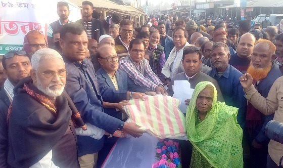 রাণীনগরে শীতবস্ত্র বিতরণ