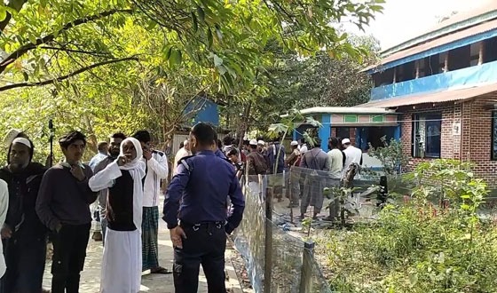 কলাপাড়ায় সেনা সদস্যের স্ত্রীকে হত্যা, মালামাল লুট