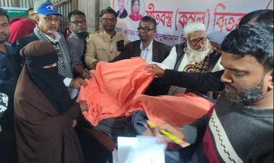 মোল্লাহাটে শীতবস্ত্র বিতরণ