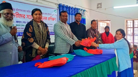 কাউখালীতে কিশোরীদের সচেতনতামূলক প্রশিক্ষণ