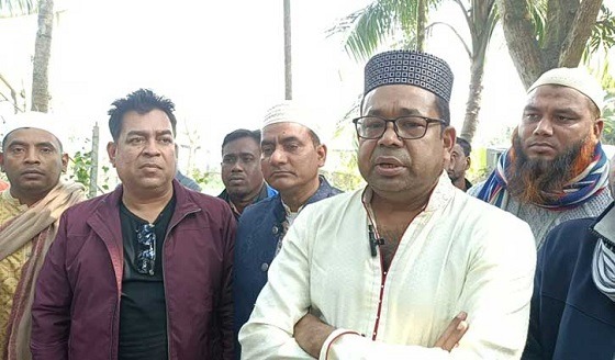 বাবার জানাজায় এসে ফোন খোয়ালেন মনির খান