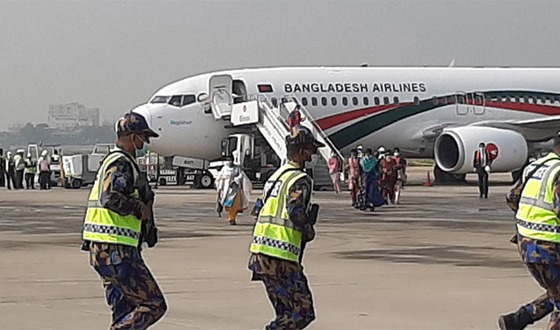 শাহজালালে বোমা আতঙ্ক: সতর্কতা জারি