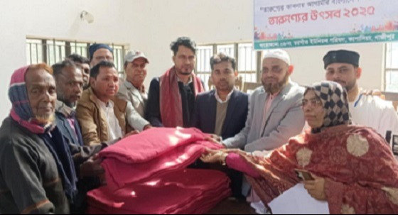 কাপাসিয়ায় শীতার্তদের মাঝে শীতবস্ত্র বিতরণ