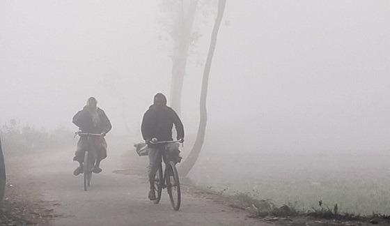 কনকনে শীতে প্রায় দিশেহারা রাজারহাটের মানুষ