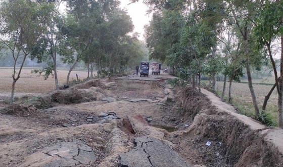 পাহাড়ি ঢলে বিধ্বস্ত সড়ক মেরামত করা হয়নি, ভোগান্তিতে পথচারীরা